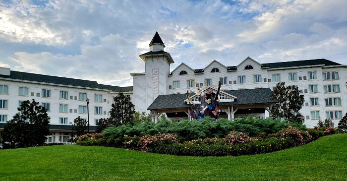 Dollywood Dream More Exterior