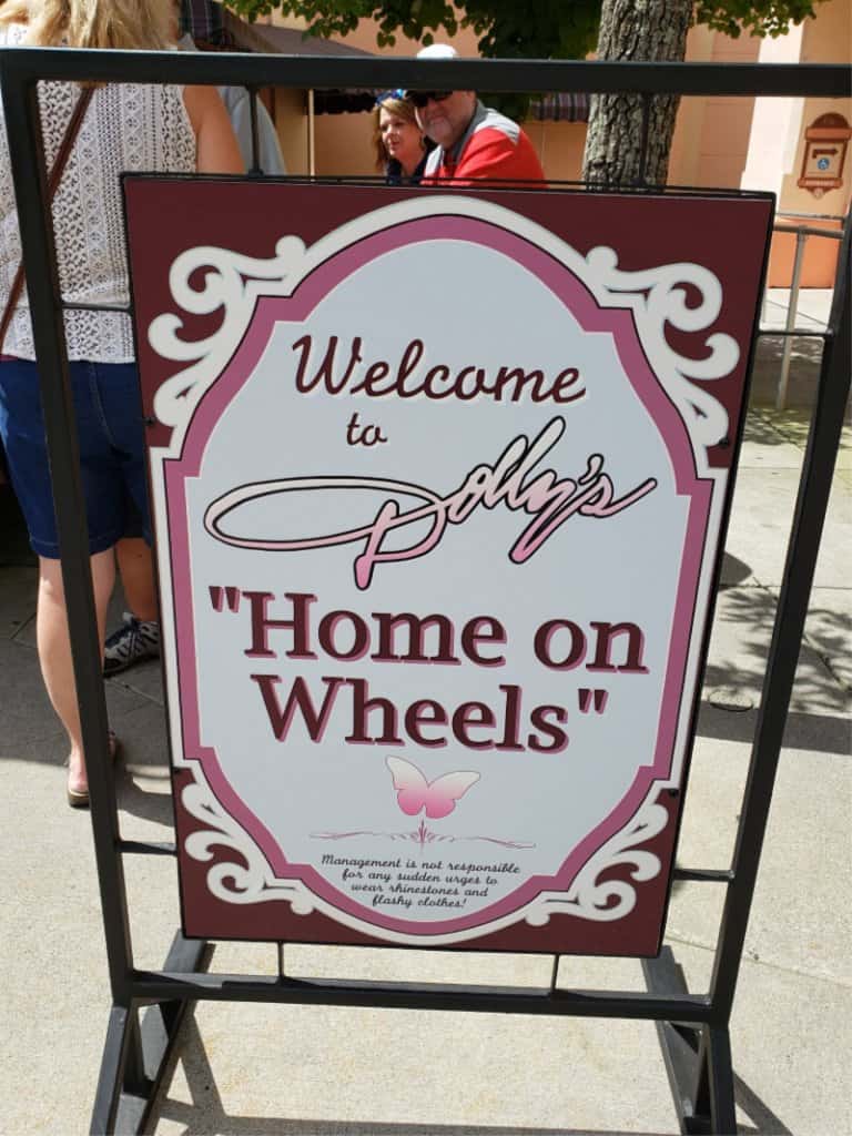 Dollywood Theme Park Dolly's Home on Wheels sign