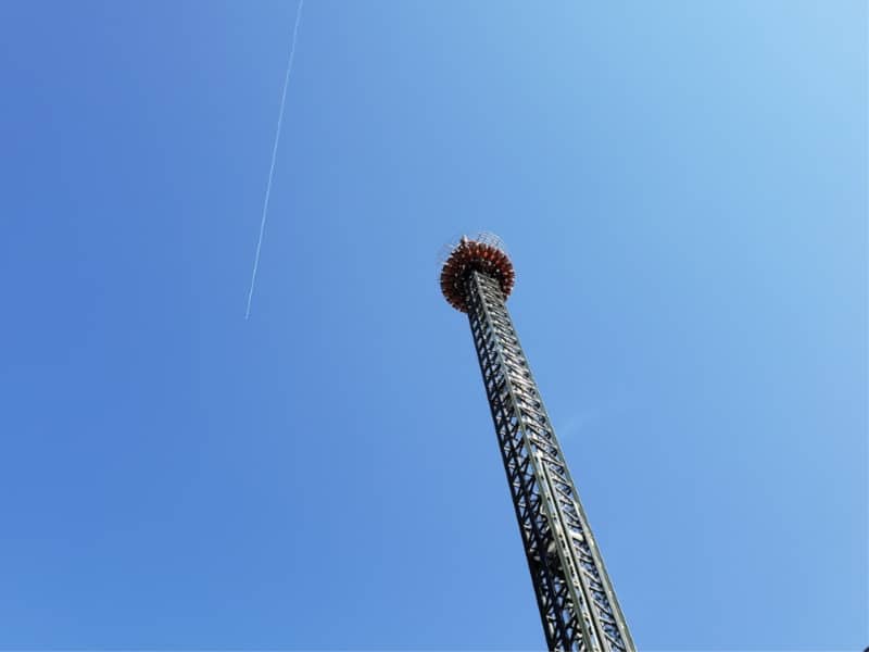 Dollywood Theme Park Drop Line Ride