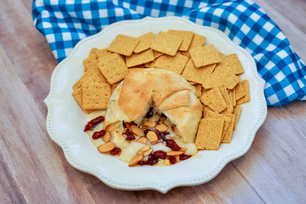 Baked Brie in Puff Pastry – Easy Thanksgiving Appetizer!