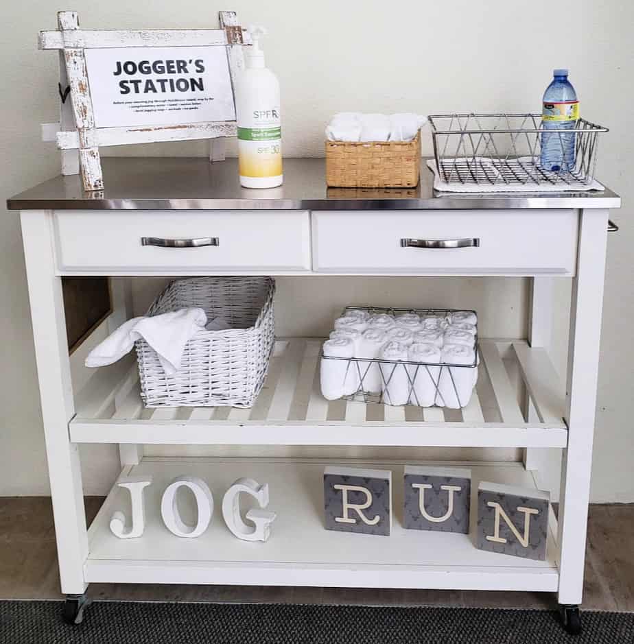 joggers bar at hutchinson shores resort and spa