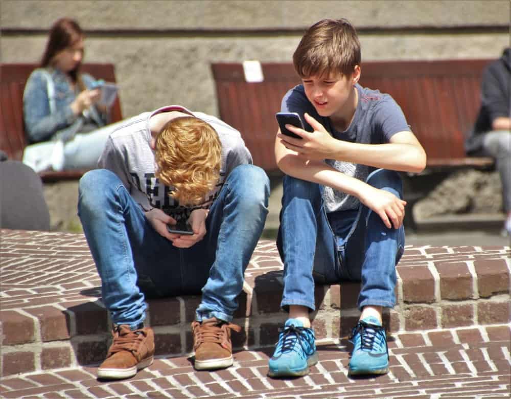 boys on smartphone